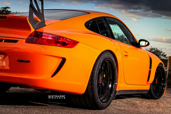 Фото дисков Strasse Wheels R10 Performance Черный глянец на Porsche 911 VI