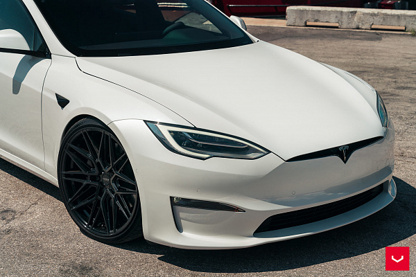 Фото дисков Vossen HF-7 Черный глянец на Tesla Model S