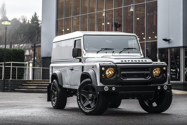 Фото дисков Kahn Mondial Retro  на Land Rover Defender I