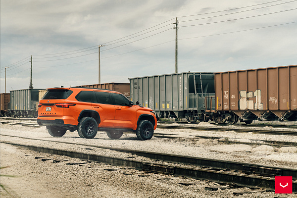 Фото дисков Vossen HF6-4 Глянцевый темный лак на Toyota Sequoia III