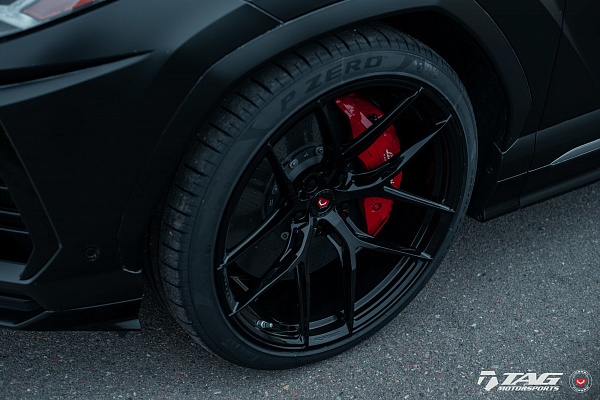 Фото дисков Vossen S21-01 Черный глянец на Lamborghini Urus