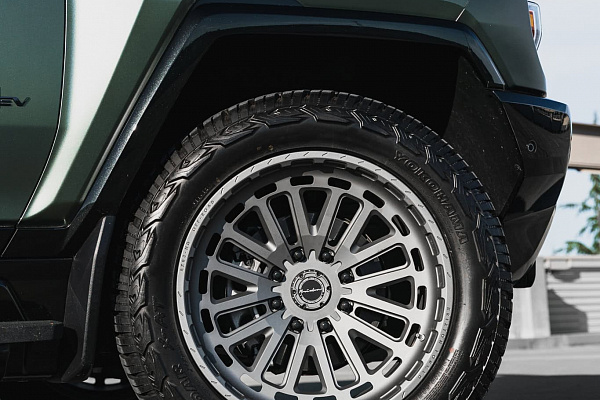 Фото дисков Brixton Forged BX03-M Матовый графит на GMC Hummer EV