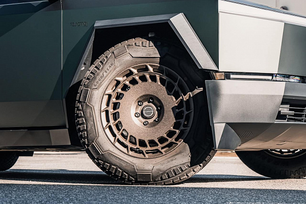 Фото дисков Brixton Forged TR09 AERO1 Другой цвет на Tesla Cybertruck