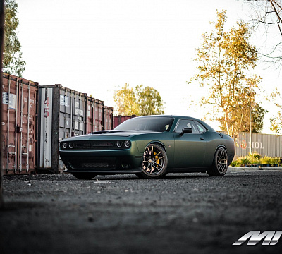 Фото дисков MRR M392 на Dodge Challenger III