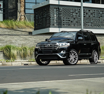 Фото дисков Vossen M-X3 на Toyota Land Cruiser 200