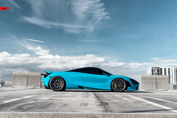Фото дисков Anrky AN20 Глянцевый темный лак на McLaren 720S