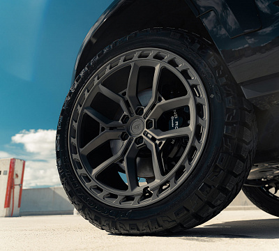 Фото дисков Vossen UV-X на Land Rover Defender II