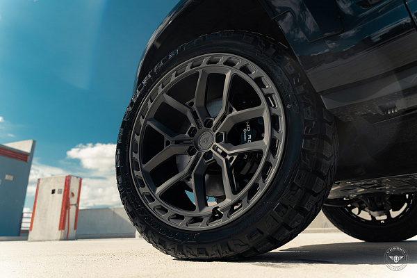 Фото дисков Vossen UV-X Матовый графит на Land Rover Defender II