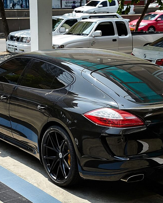 Фото дисков P101 Черный сатин на Porsche Panamera I