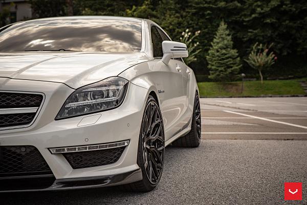Фото дисков Vossen HF-2 Черный глянец на Mercedes-Benz CLS (C218)
