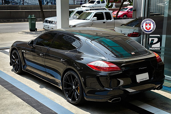 Фото дисков HRE P101 Черный сатин на Porsche Panamera I