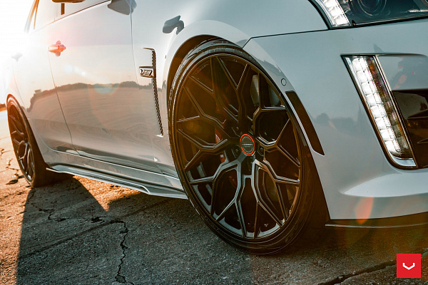 Фото дисков Vossen HF-2 Черный глянец на Cadillac CTS II