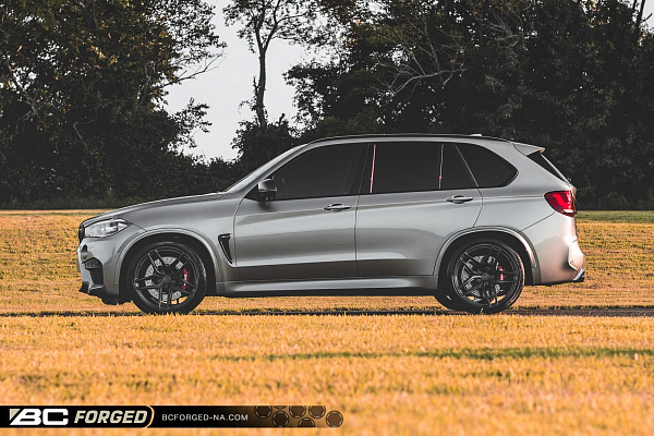 Фото дисков BC Forged RZ22 Глянцевый темный лак на BMW X5/X5 M (F15/F85)