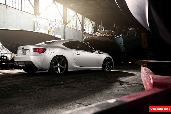 Фото дисков Vossen CV3 Сатиновый графит на Subaru BRZ I