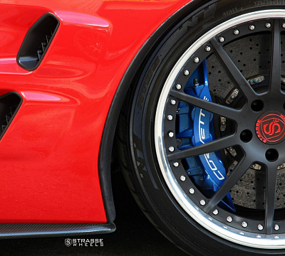 Фото дисков Strasse Wheels R10 Signature на Chevrolet Corvette C6
