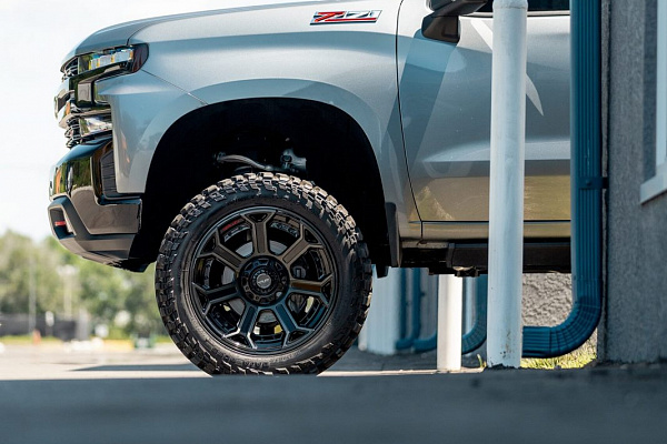 Фото дисков 4PLAY 4P70 Черный глянец на Chevrolet Silverado IV