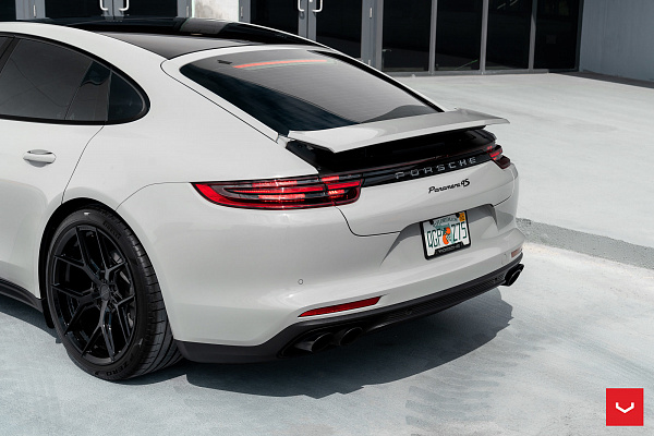 Фото дисков Vossen HF-5 Черный глянец на Porsche Panamera II