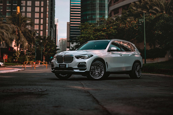 Фото дисков Brixton Forged VL4 Глянцевый графит на BMW X5/X5 M (G05/G18/F95)