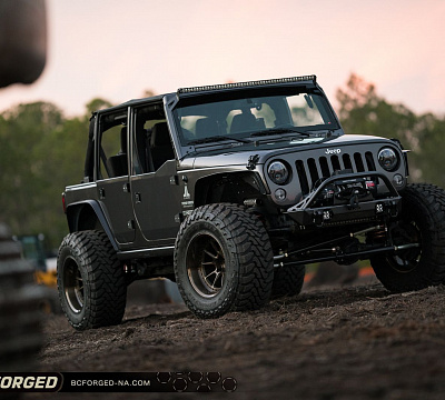 Фото дисков BC Forged LE10 // MLE10 на Jeep Wrangler III (JK)