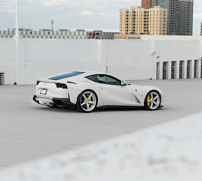 Фото дисков Anrky AN25 на Ferrari 812