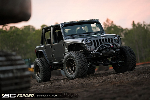 Фото дисков BC Forged LE10 // MLE10 Глянцевая темная бронза на Jeep Wrangler III (JK)
