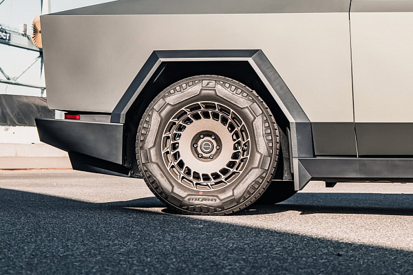 Фото дисков Brixton Forged TR09 AERO1 Другой цвет на Tesla Cybertruck