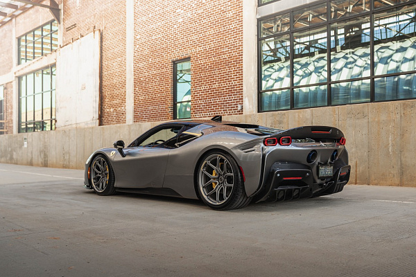 Фото дисков Brixton Forged CM5-RS Сатиновый графит на Ferrari SF90