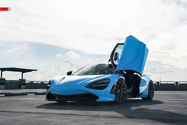 Фото дисков Anrky AN20 Глянцевый темный лак на McLaren 720S
