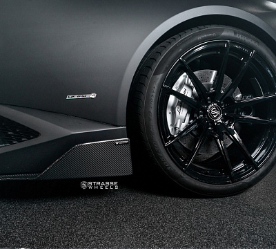 Фото дисков Strasse Wheels SV1 Deep Concave Monoblock на Lamborghini Huracan