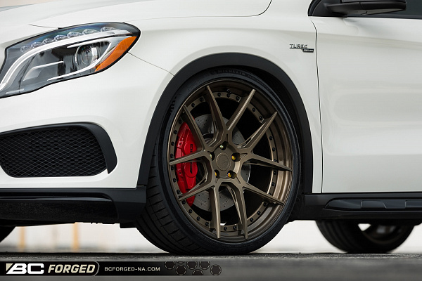 Фото дисков BC Forged HCA381 Сатиновая бронза на Mercedes-Benz GLA (X156)