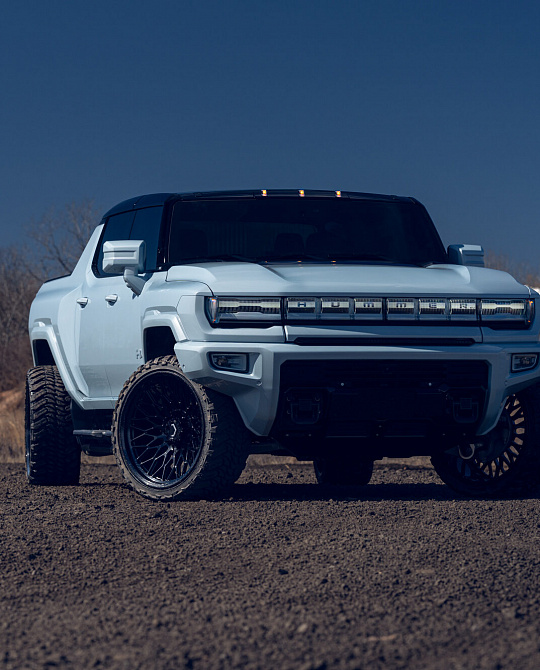 Фото дисков GNX-02 Черный глянец на GMC Hummer EV