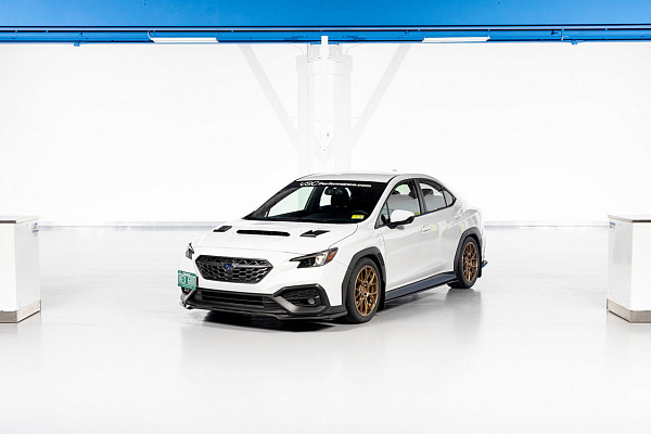 Фото дисков Motegi Racing MR147 CM7 Сатиновое золото на  Subaru WRX VB