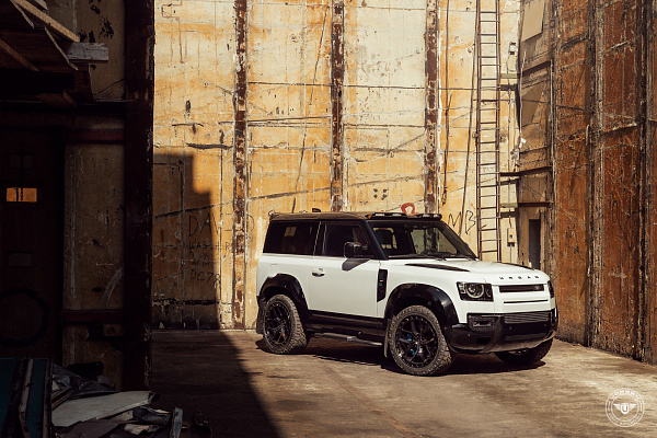 Фото дисков Vossen UV-X Черный глянец на Land Rover Defender II