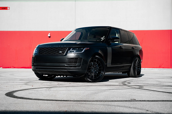 Фото дисков Anrky AN39 Черный глянец на Range Rover IV