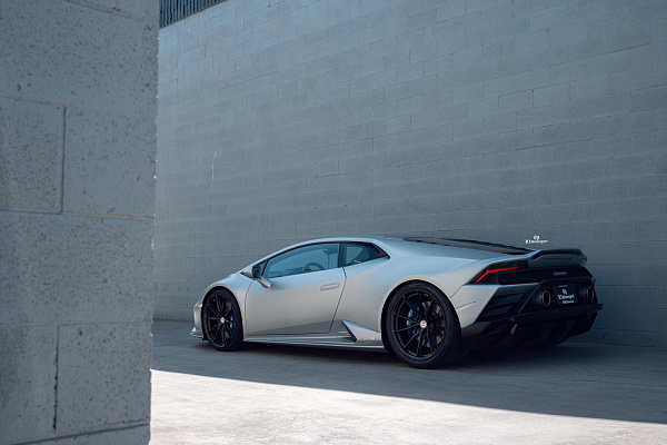 Фото дисков HRE P104SC Черный глянец на Lamborghini Huracan
