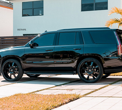 Фото дисков Strasse Wheels T8 Signature на Cadillac Escalade III