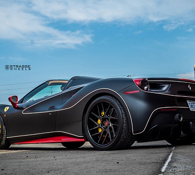Фото дисков Strasse Wheels SM7T Deep Concave на Ferrari 488