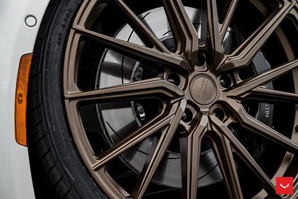 Фото дисков Vossen HF-4T Сатиновая бронза на Aston Martin Vantage 4