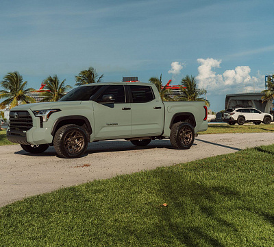 Фото дисков 4PLAY 4P83 на Toyota Tundra III