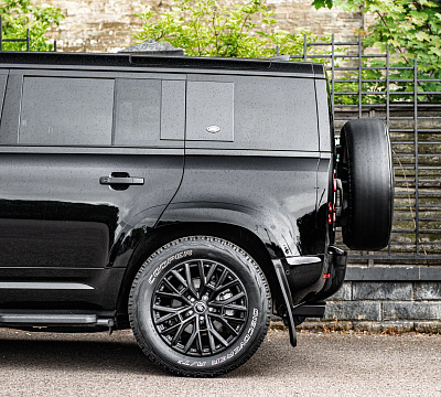 Фото дисков Kahn RS 3.0 на Land Rover Defender II