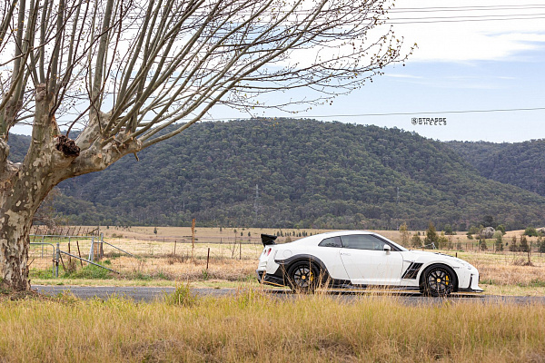 Фото дисков Strasse Wheels SV1 Deep Concave FS Черный глянец на Nissan GT-R