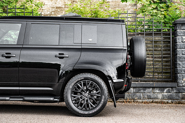 Фото дисков Kahn RS 3.0 Черный сатин на Land Rover Defender II
