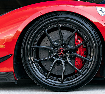 Фото дисков Strasse Wheels SV5 Deep Concave FS на Ferrari 488