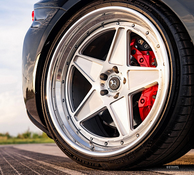 Фото дисков Strasse Wheels F5 Track на Ferrari SF90