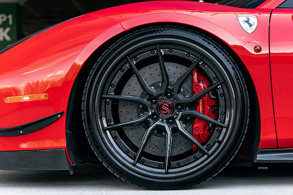 Фото дисков Strasse Wheels SV5 Deep Concave FS Другой цвет на Ferrari 488