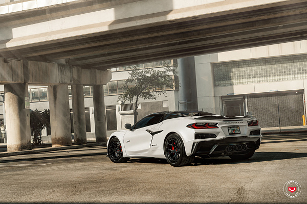 Фото дисков Vossen LC3-01T Черный глянец на Chevrolet Corvette C8