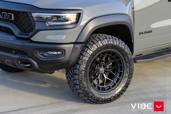 Фото дисков Vossen HFX-1 (6-Lug) Черный глянец на Ram 1500 V