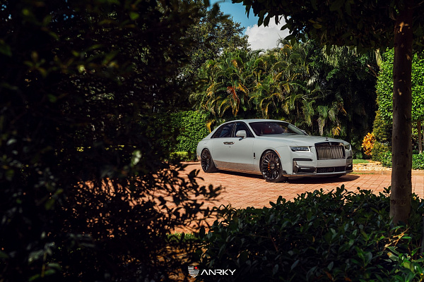 Фото дисков Anrky RF-282 Черный глянец на Rolls-Royce Ghost I