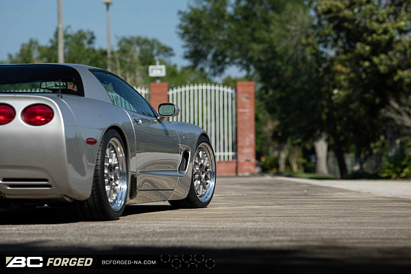 Фото дисков BC Forged LE81 // MLE81 Глянцевый тонированный лак на Chevrolet Corvette C5