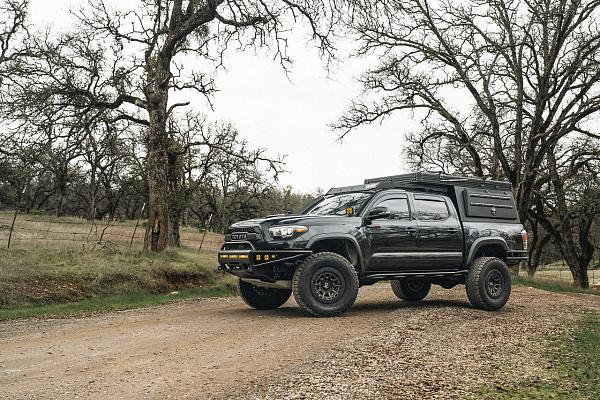 Фото дисков Black Rhino TUSK  на Toyota Tacoma III